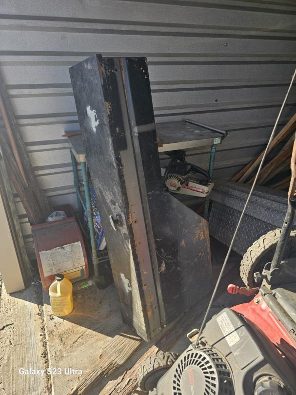 Storage Unit Auction in Athens, TX at Basic Storage ends on 19th